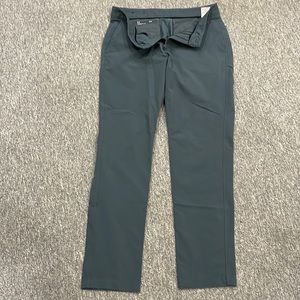 EUC Men’s Under Armour Tech Tapered Pants, Size 34/32